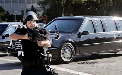 Bush-Motorcade-Policeman.jpg